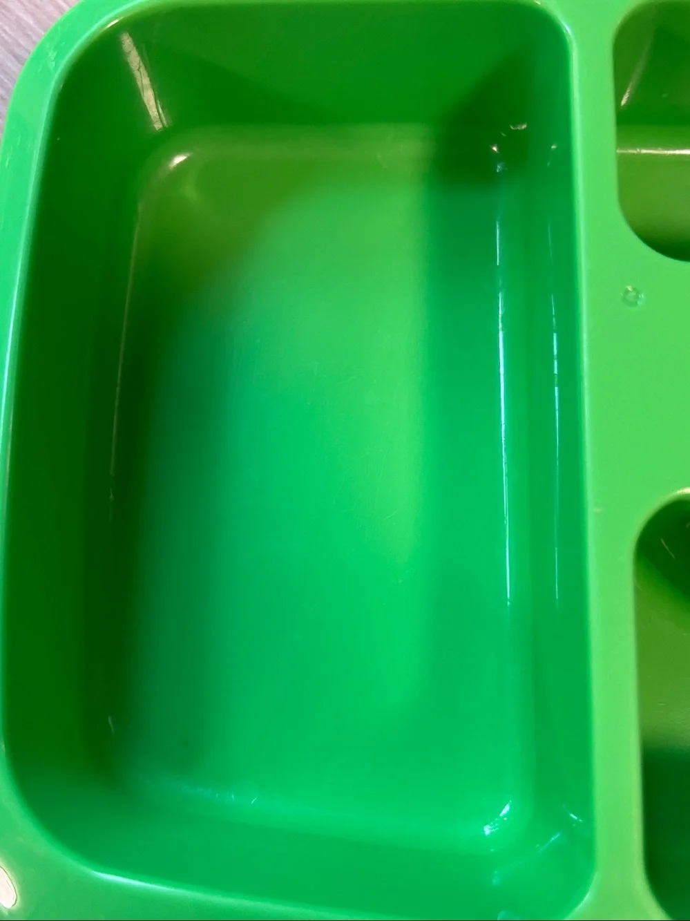 Bentgo-Style Kids Lunchbox Tray 5 Compartment Green plus FREE food picks